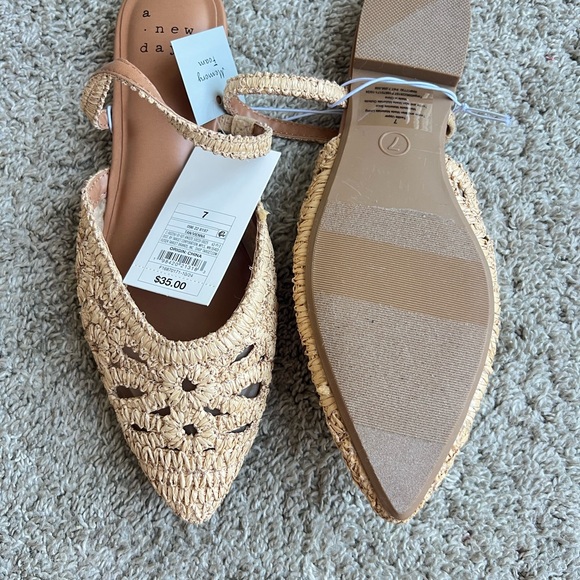 A New Day Women's Tan Woven Flats. Size 7 - Picture 2 of 2